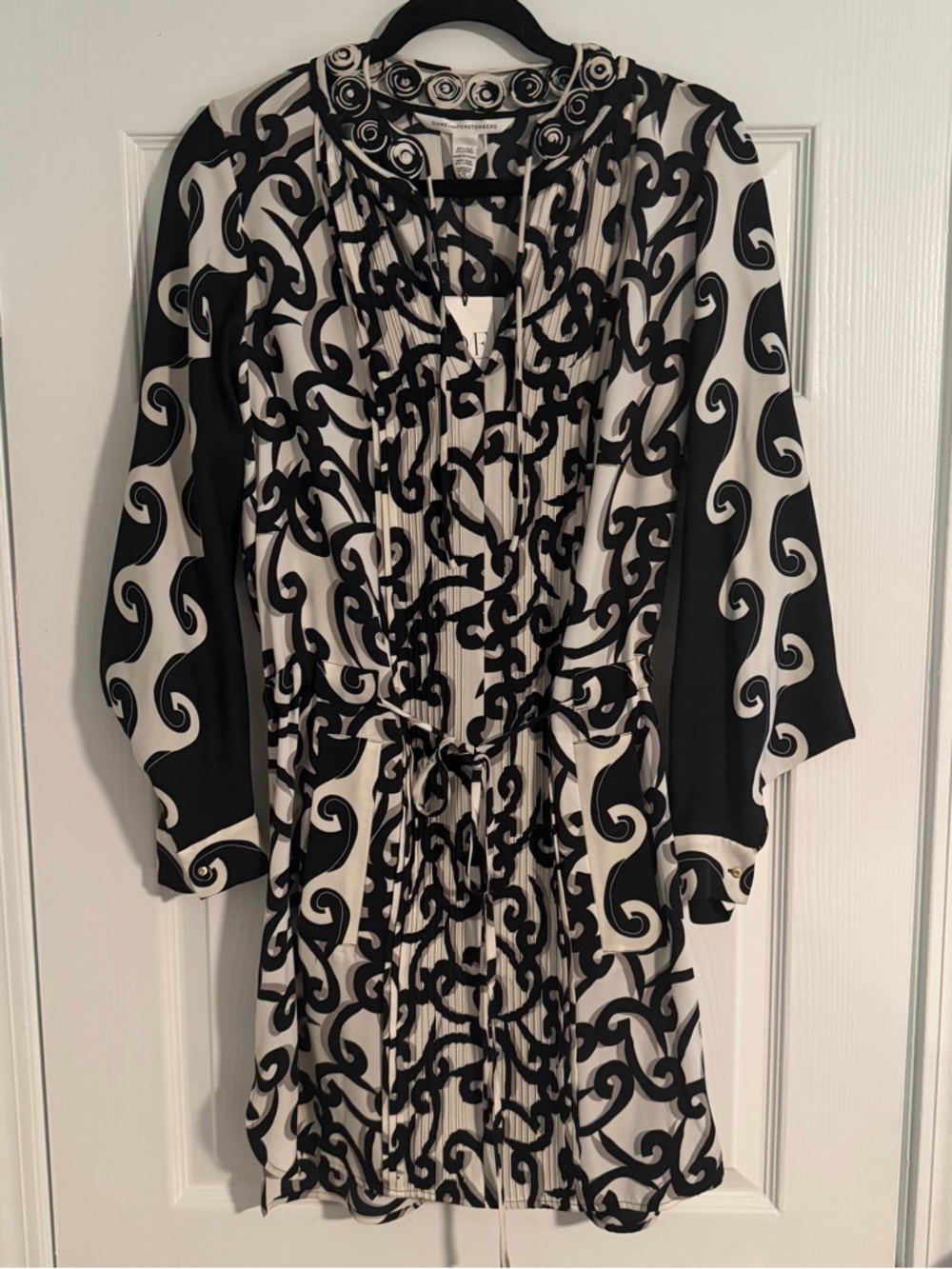NWT Diane von Furstenberg Broken Waves Black/White Embellished Silk Dress Sz 10